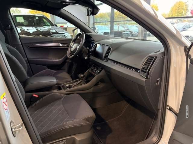 Skoda Karoq Sportline 4x4 AHK Pano Navi LED LenkradHZ Kurvenli