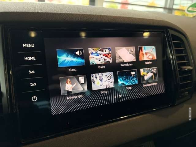 Skoda Karoq Sportline 4x4 AHK Pano Navi LED LenkradHZ Kurvenli