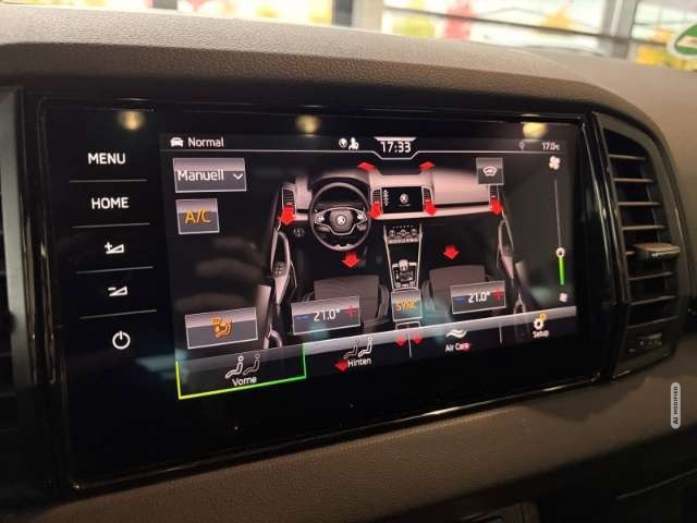 Skoda Karoq Sportline 4x4 AHK Pano Navi LED LenkradHZ Kurvenli