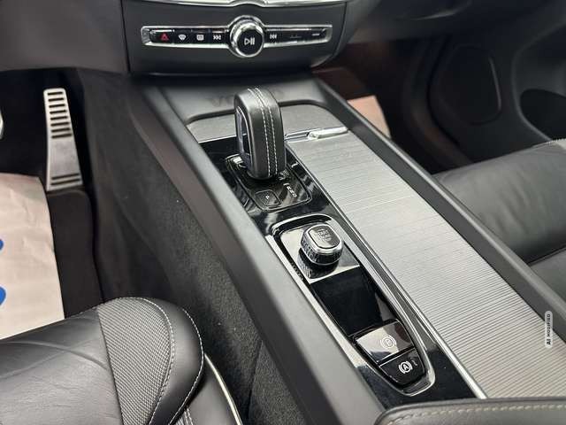 Volvo XC60 R Design 2WD 
